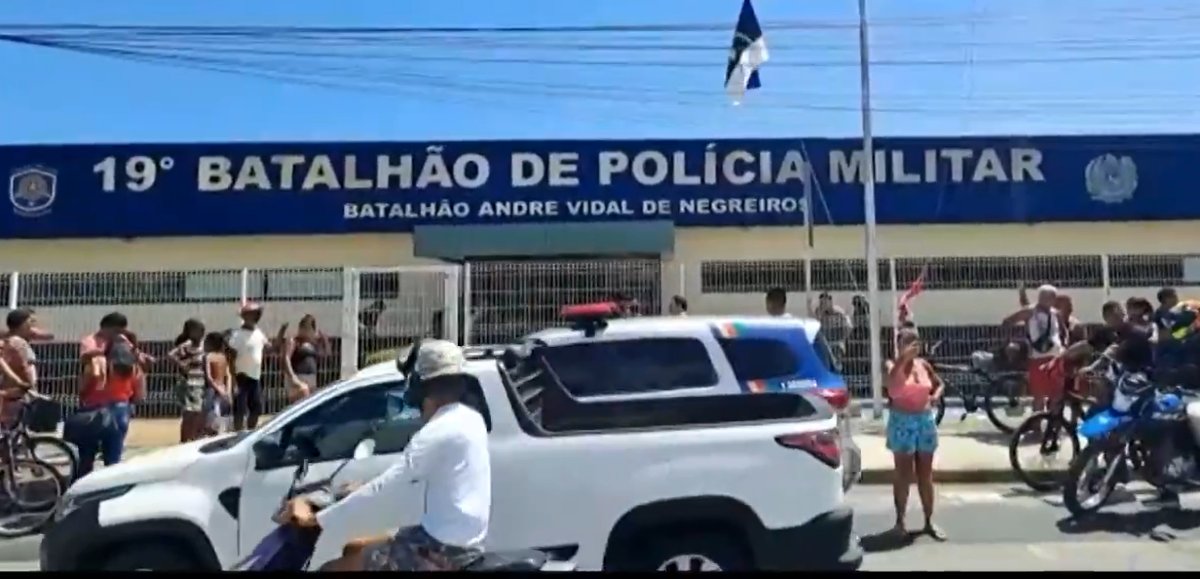 Pm Mata Esposa Gr Vida Atira Em Colegas De Farda E Se Mata Em Seguida