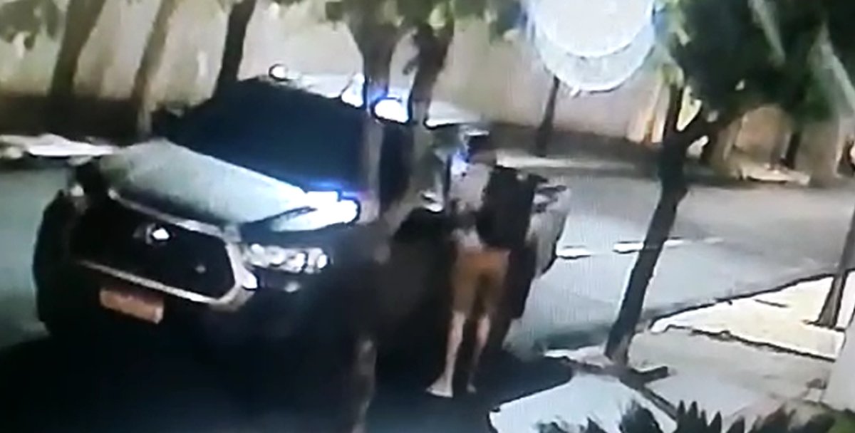 Vídeo Bandido rouba caminhonete em menos de seis minutos na porta de