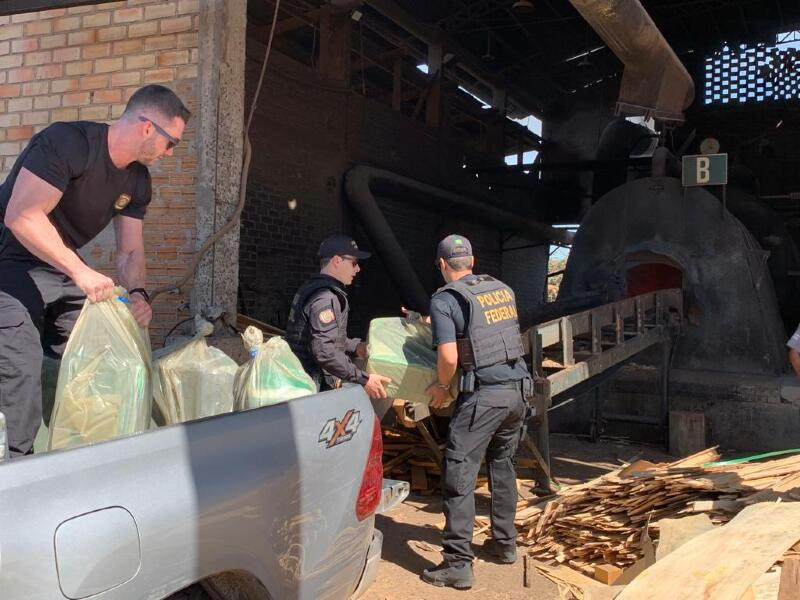 Fotos e vídeos PF incinera mais de uma tonelada de drogas apreendida