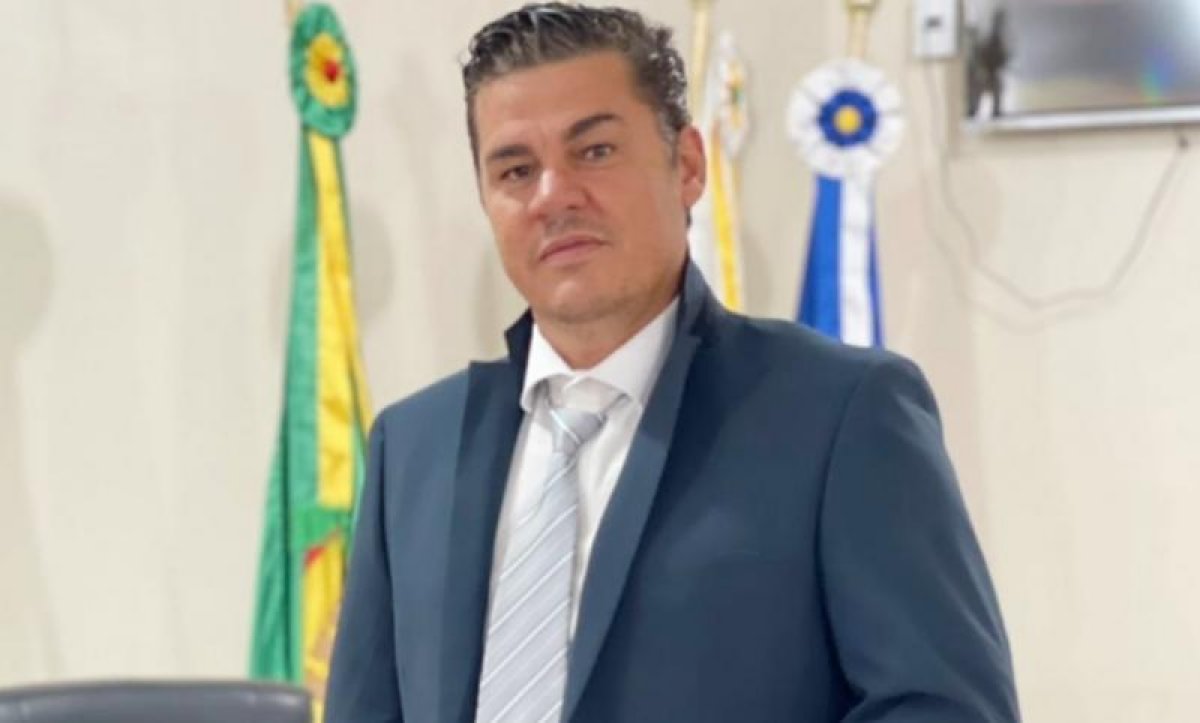 Vereador cassado por homofobia consegue reverter decisão na Justiça