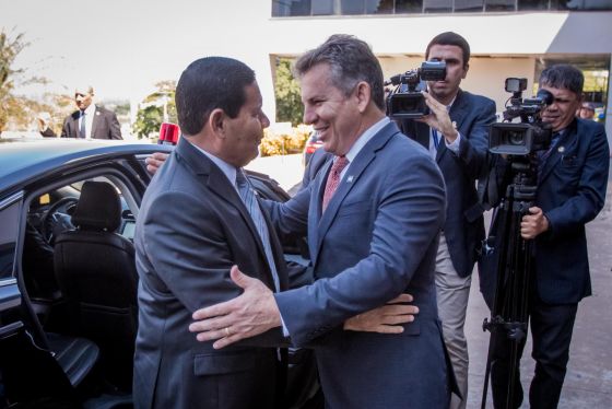 MENDES E MOURÃO