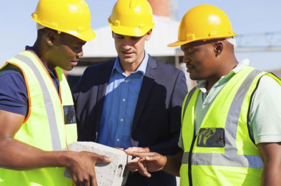 trabalhadores construção