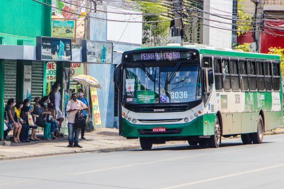 Fila para o ônibus