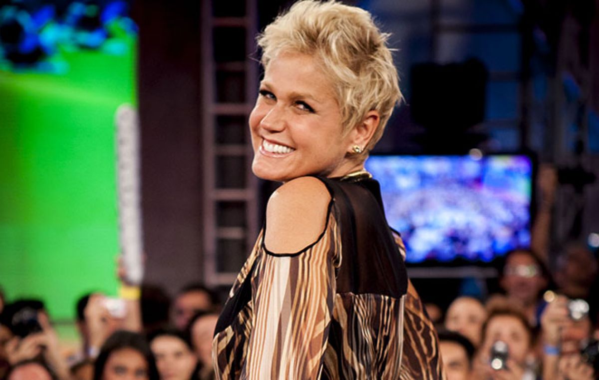 Xuxa Meneghel Surpreende Web Com Clique Completamente Nua Estad O Mt