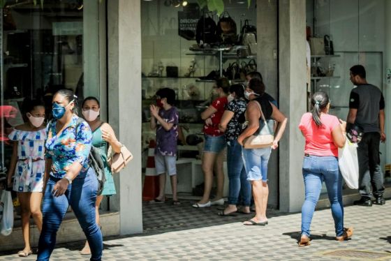 Pessoas em loja