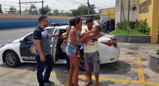 Família reencontra bebê após mulher levá-la 