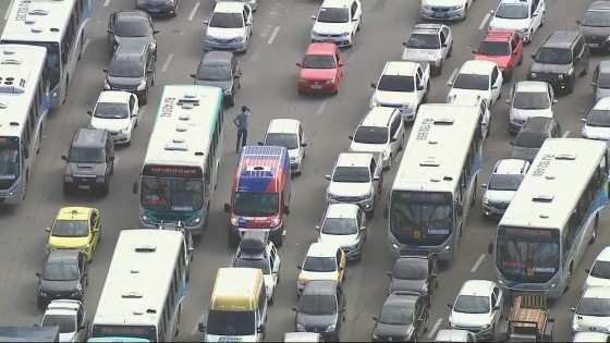 Homem perde carro em trânsito