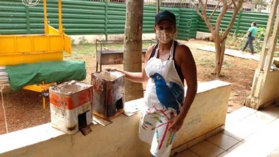 cozinhando com carvão