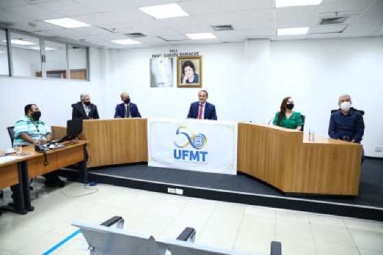 Sessão solene na AL comemora aniversário da UFMT
