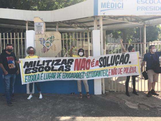 protesto escola medici