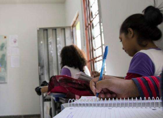 ALUNOS EM SALA DE AULA