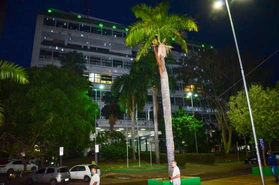 Palácio Alencastro com iluminação natalina