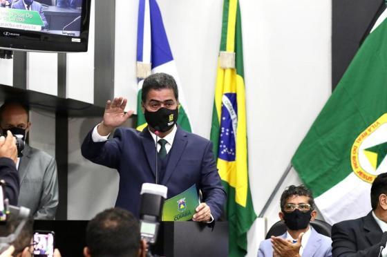 Emanuel toma posse