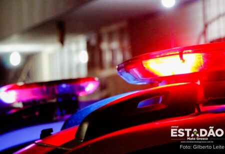 Dupla invade residências de idosos e leva arsenal após aterrorizar vítima