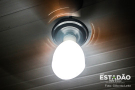 Aneel mantém bandeira vermelha, e conta de luz continua mais cara em julho