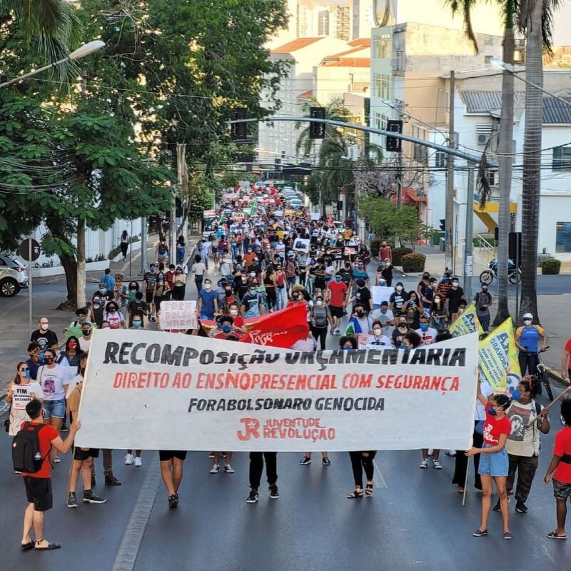 Multidão toma as ruas de Cuiabá em protesto contra Bolsonaro; VEJA FOTOS E  VÍDEOS | Estadão MT
