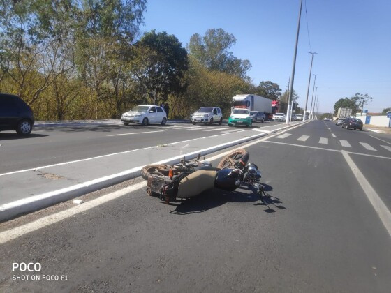 ACIDENTE DE MOTO ATROPELAMENTO IDOSO FAIXA DE PEDESTRE 