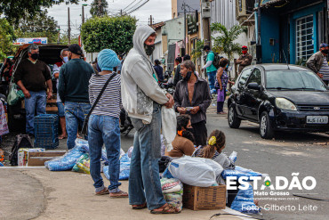 FILA DOS OSSINHOS SACOLÃO POBREZA  (13).jpg