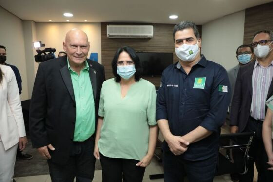 Prefeito e ministra 