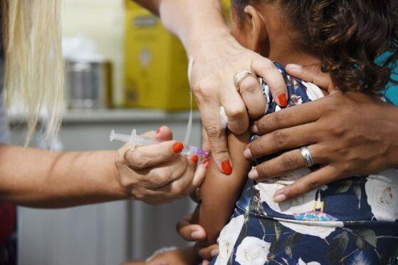 vacina bebe criança vacinação 