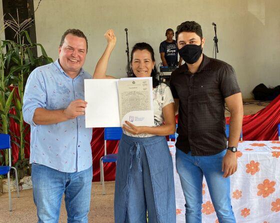 entrega de titulos max russi