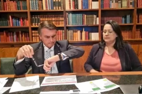 BOLSONARO PRESSA RELOGIO