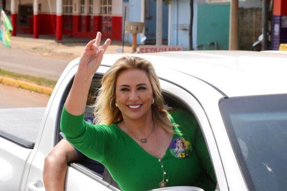 Marcia Pinheiro de carro