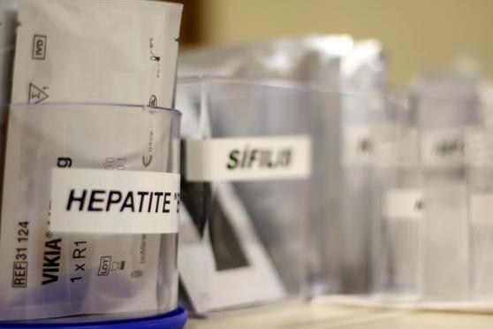  teste laboratorial de hepatite B, hepatite C, HIV, e sífilis
