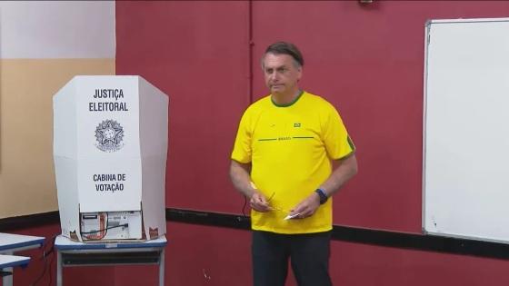 bolsonaro votando 