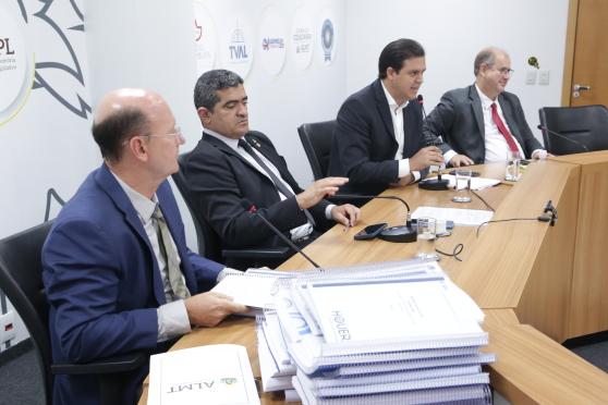 Elizeu Nascimento apresentou um parecer paralelo ao do relator, o deputado Carlos Avallone