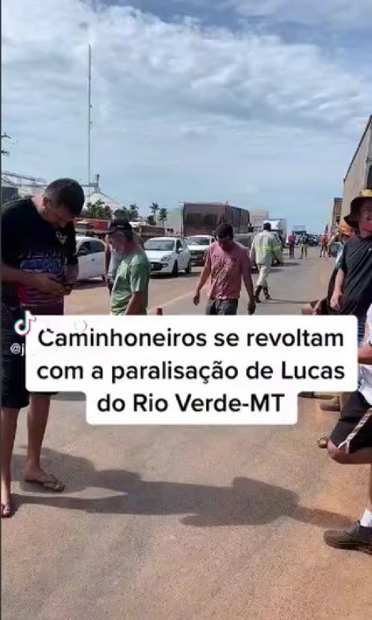 Vídeo: Caminhoneiros Se Revoltam Com Bloqueios E Travam Abastecimento ...