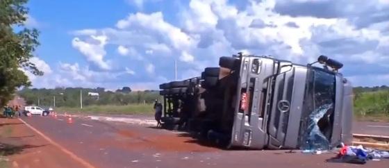 carreta tombada