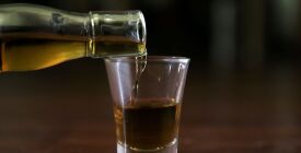 Bebida alcoólica pode esquentar o corpo durante o frio?
