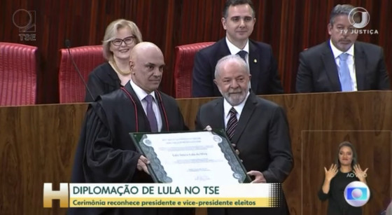 Lula sendo diplomado