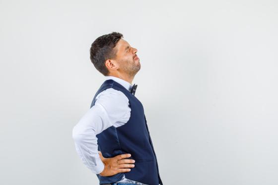 dor nas costas exercícios em pé
