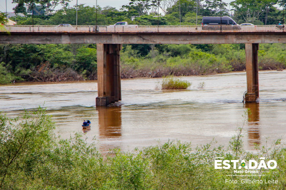 RIO CUIABA PESCADOR CANOA (2).jpg