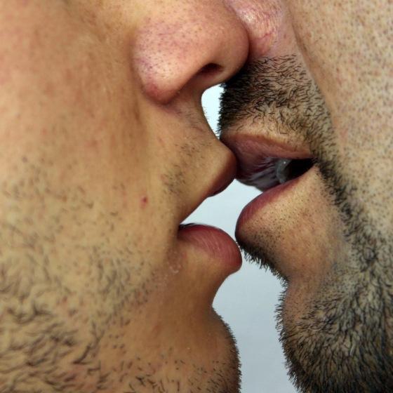 BEIJO GAY