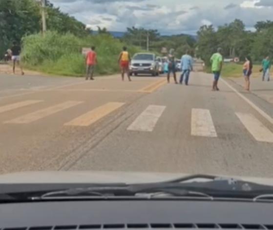 rodovia bloqueada