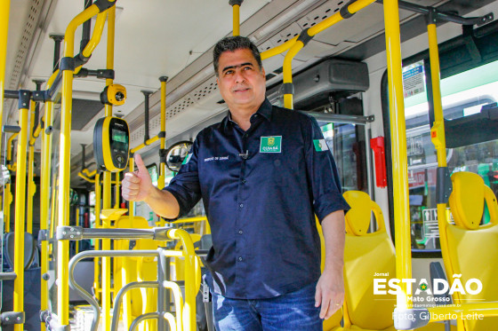 PREFEITO EMANUEL PINHEIRO ENTREGA DE ONIBUS (1).jpg