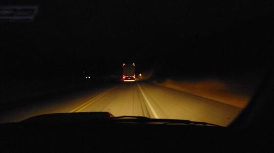 NOITE CAMINHÃO ESTRADA