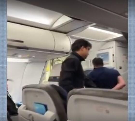 Foragido é preso dentro de avião