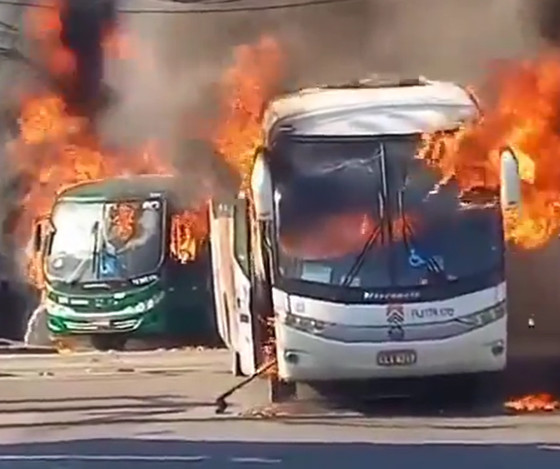 Ônibus queimado