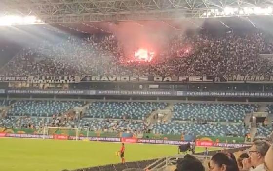 sinalizadores na arena