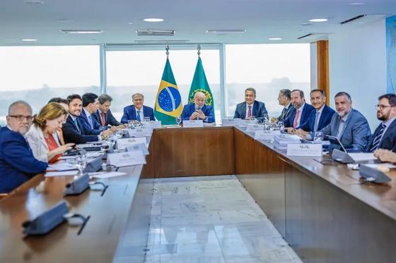 Lula em reunião com ministros da área de infraestrutura