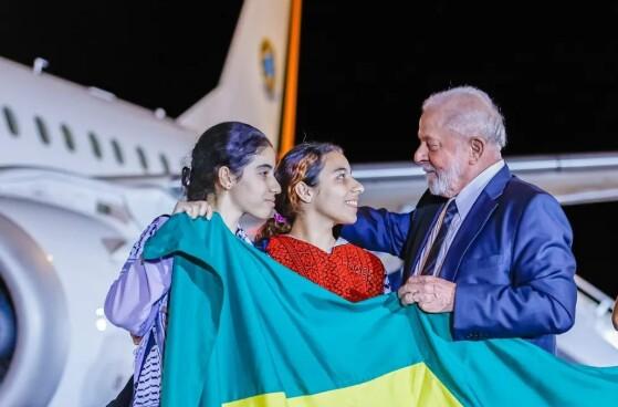 Presidente Lula recebe repatriados da Faixa de Gaza