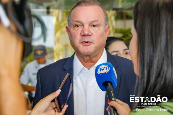 Senador sai em defesa de Eduardo Bolsonaro e vê perseguição política.