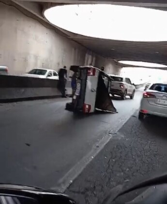 Carro tomba em Cuiabá