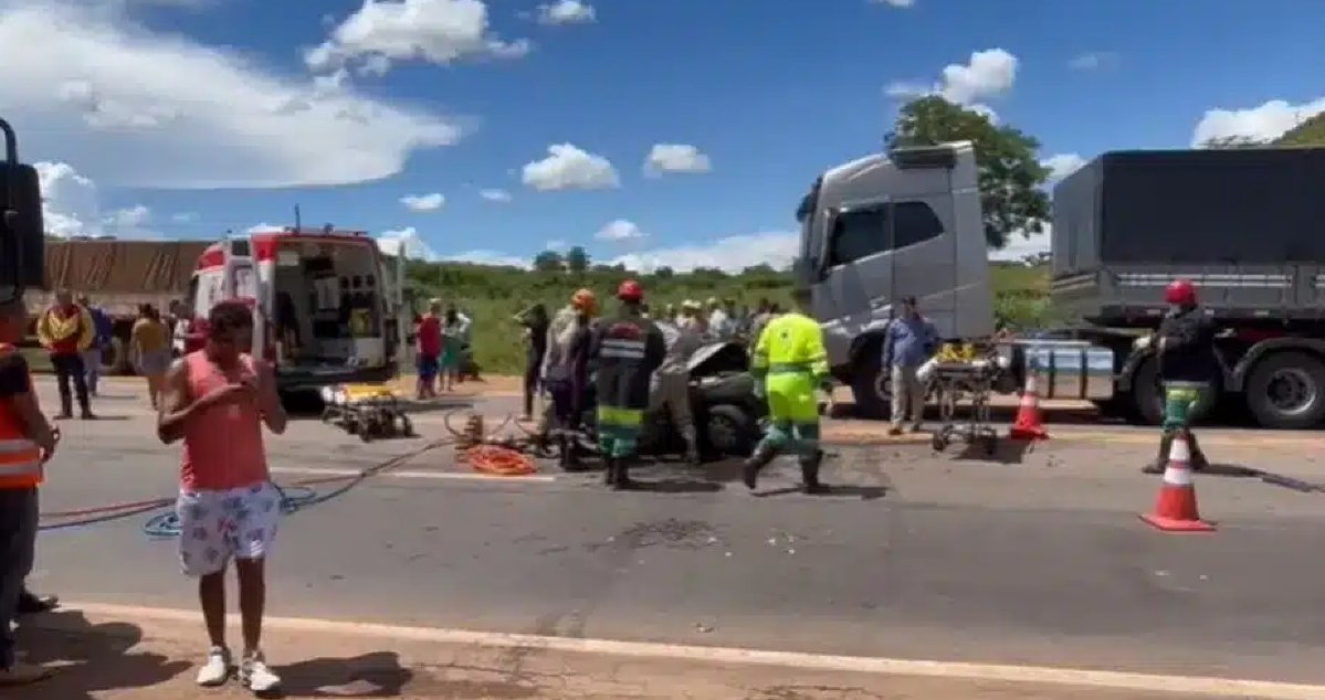 VÍDEO: Motorista morre e passageira fica ferida em acidente envolvendo três veículos