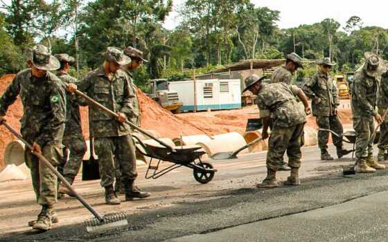 EXERCITO LIMPANDO ESTRADAS