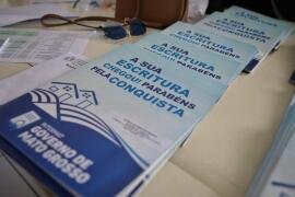 Governo de MT entrega escrituras de imóveis rurais em cidades do interior